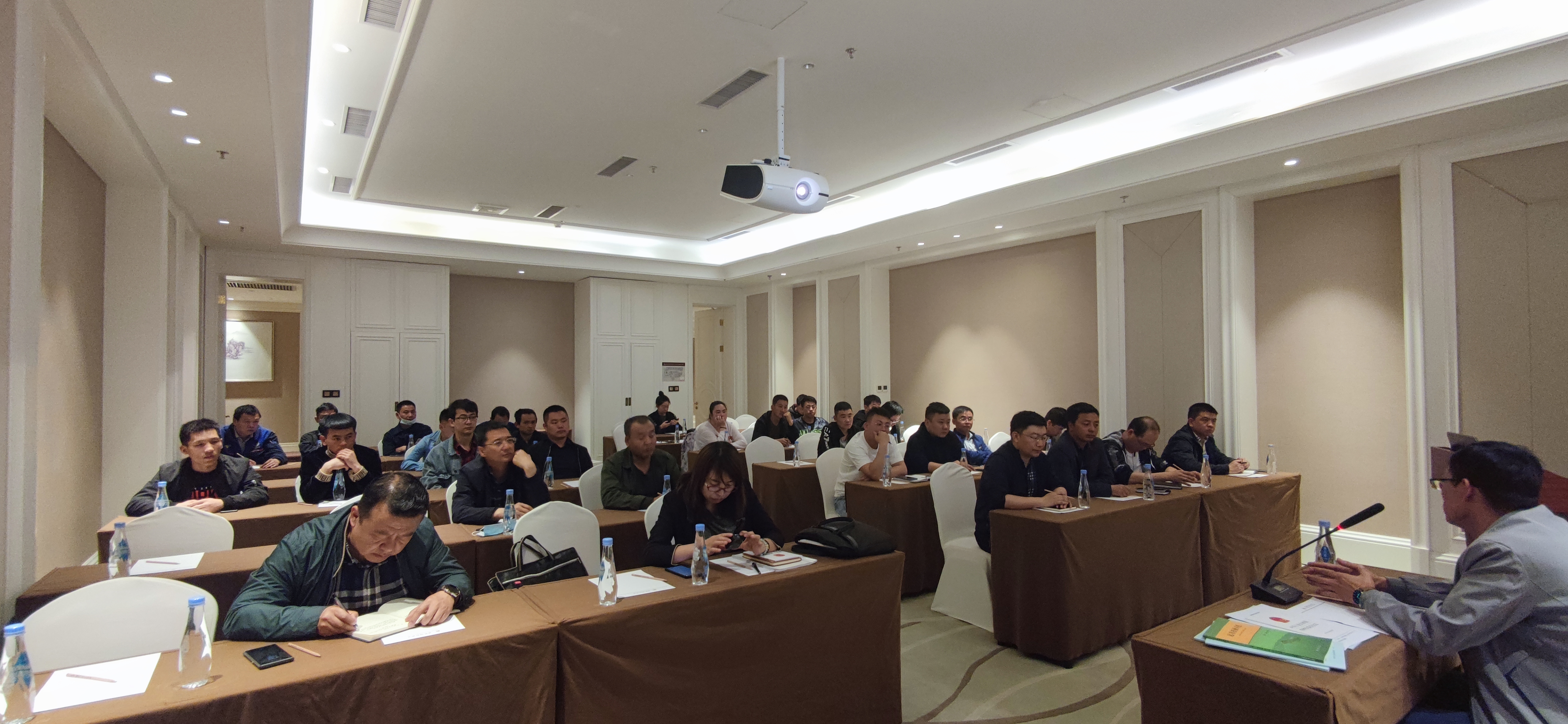 2021.5.11特種設(shè)備專項(xiàng)培訓(xùn)3.jpg 2021.5.11特種設(shè)備專項(xiàng)培訓(xùn)3.jpg