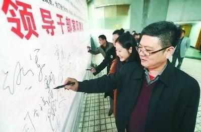 保時(shí)捷女車主一巴掌，童所長被免職，被“坑”的丈夫冤不冤？